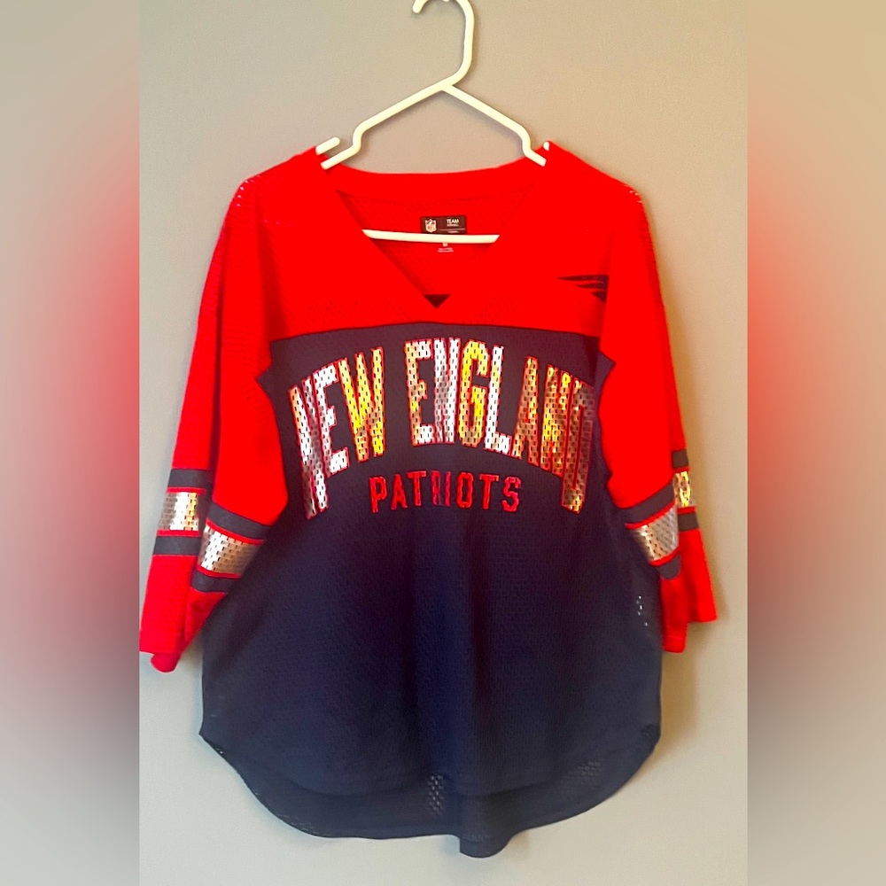 Women’s Patriots mesh jersey in size M.